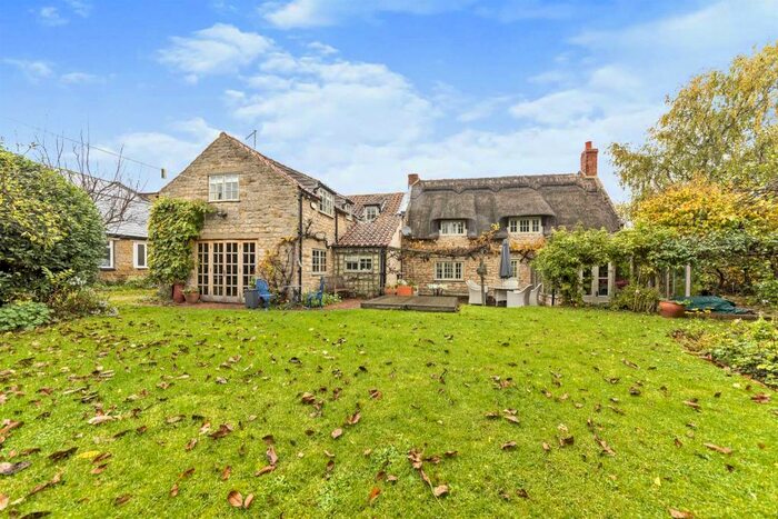 4 Bedroom Character Property For Sale In West Street, Helpston, Peterborough, PE6