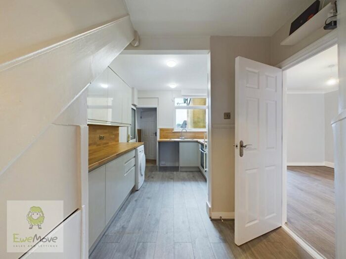 4 Bedroom Terraced House To Rent In Chatham Hill, Chatham, ME5