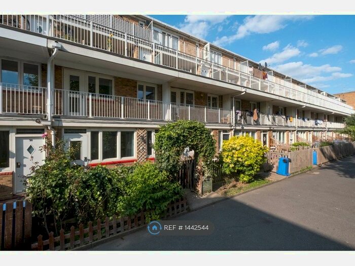2 Bedroom Maisonette To Rent In Cadbury Way, Bermondsey, SE16