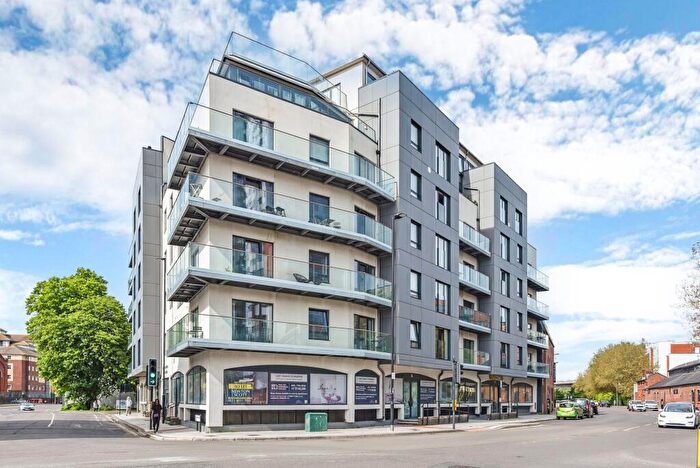 1 Bedroom Flat For Sale In Royal Crescent Road, Royal Crescent Apartments, SO14