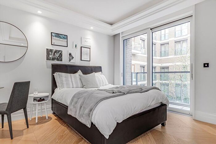 Studio To Rent In Strand, London, WC2R