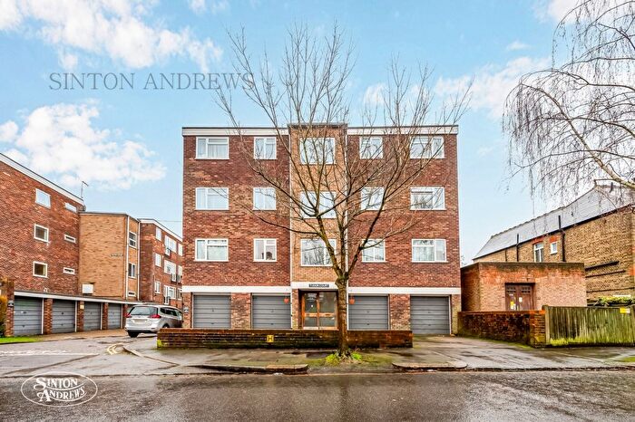 2 Bedroom Flat For Sale In Tudor Court, Amherst Road, W13