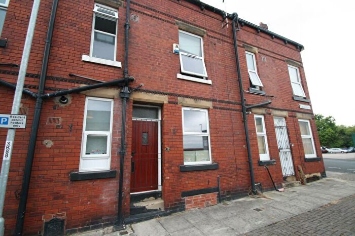 2 Bedroom House To Rent In Kepler Grove, Leeds, West Yorkshire, Uk, LS8