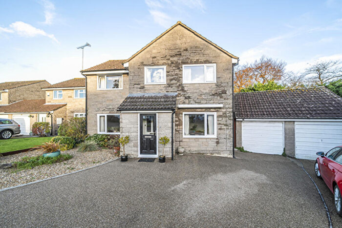 4 Bedroom Detached House For Sale In St. Nicholas Close - Popular Cul-de-Sac Location, BA8