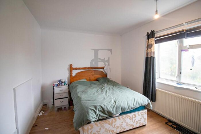 3 Bedroom End Of Terrace House For Sale In Iliffe Road, Leicester, LE4