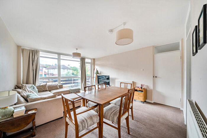 2 Bedroom Flat For Sale In Bourne Way, Hayes, Kent, BR2