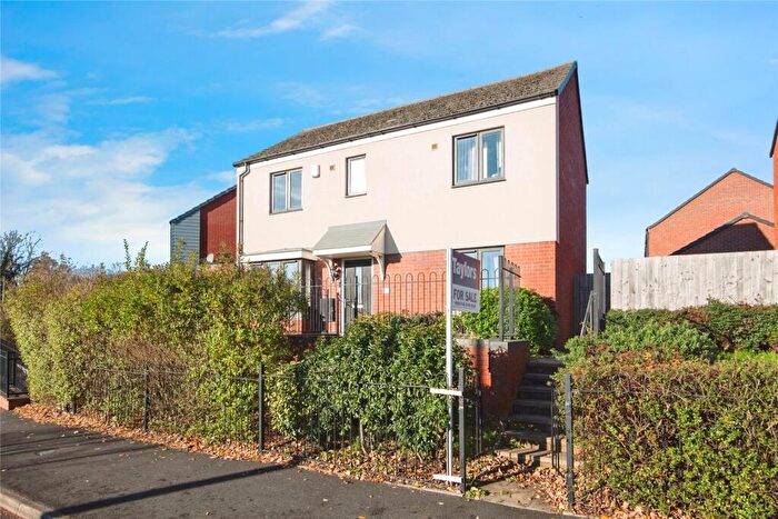 3 Bedroom Detached House For Sale In Saltwells Road, Dudley, West Midlands, DY2