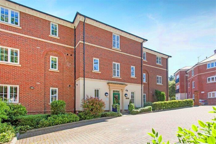 2 Bedroom Flat To Rent In Braemore Court, Marnhull Rise, Winchester, Hampshire, SO22
