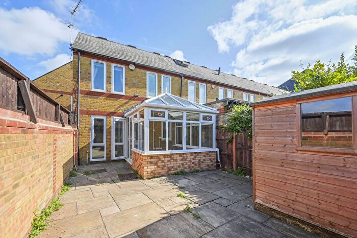 3 Bedroom Property For Sale In Lime Close, Wapping, London, E1W