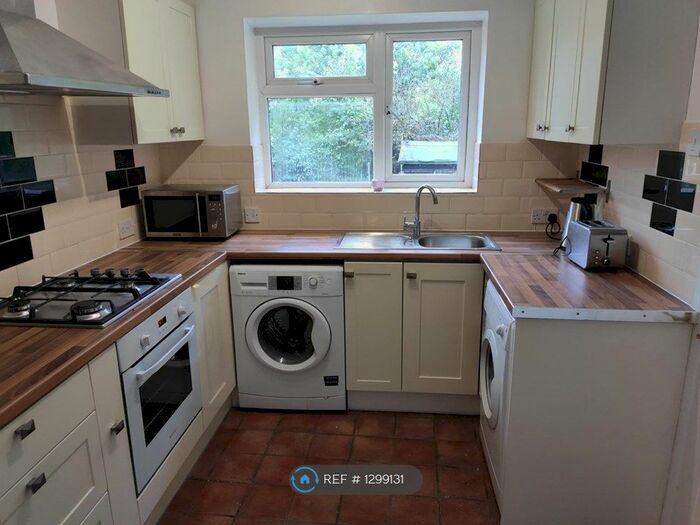 5 Bedroom Semi-Detached House To Rent In Hillcrest Road, Guildford GU2