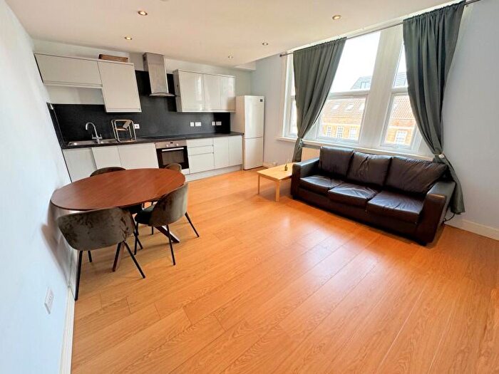 2 Bedroom Flat To Rent In Ballards Lane, Finchley, N3