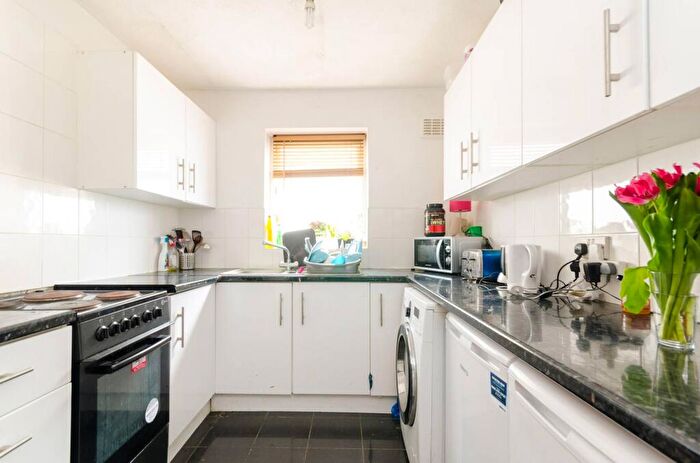 2 Bedroom Flat To Rent In Maplehurst Close, Kingston, Kingston Upon Thames, KT1