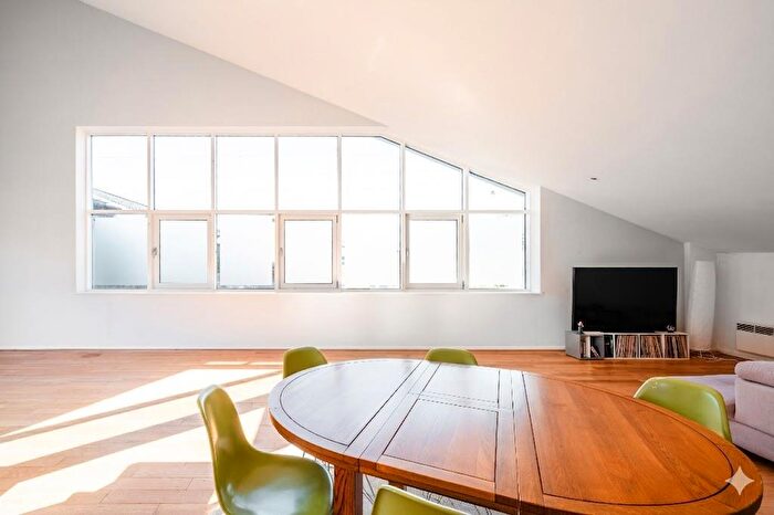 3 Bedroom Duplex For Sale In The Grainstore, Victoria Docks, E16