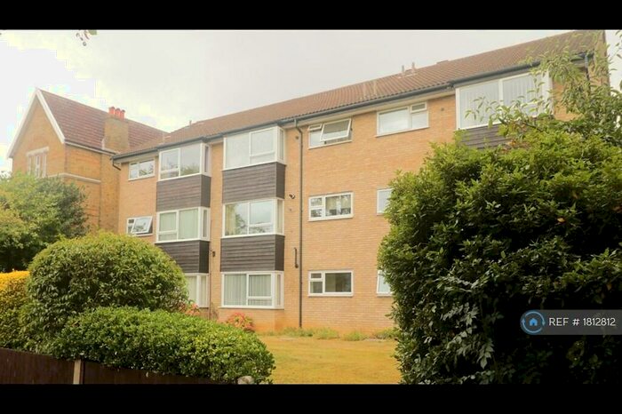 2 Bedroom Flat To Rent In The Avenue, Worcester Pak, KT4