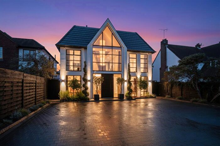 5 Bedroom Detached House For Sale In Croydon Road, Keston, BR2