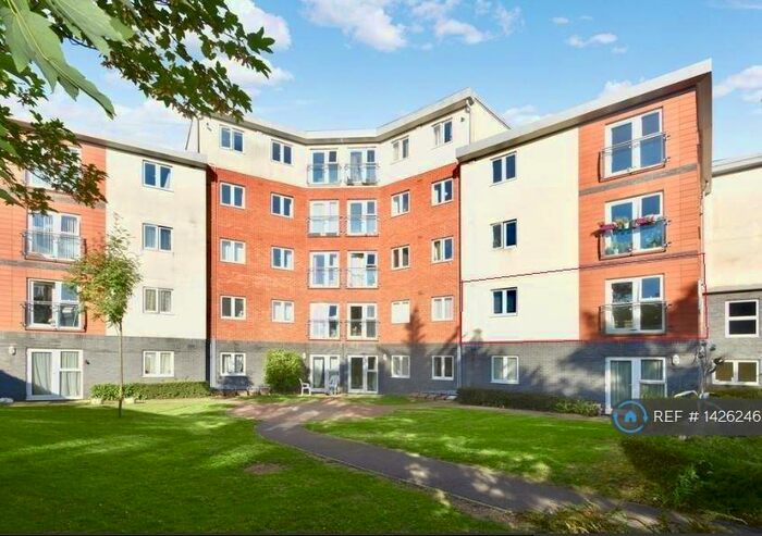 2 Bedroom Flat To Rent In Poppy Fields, Southampton, SO18