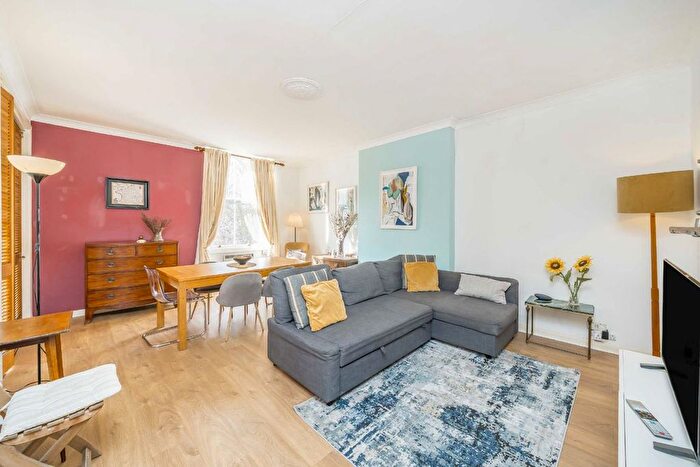 2 Bedroom Flat For Sale In Cleveland Gardens, Hyde Park, W2