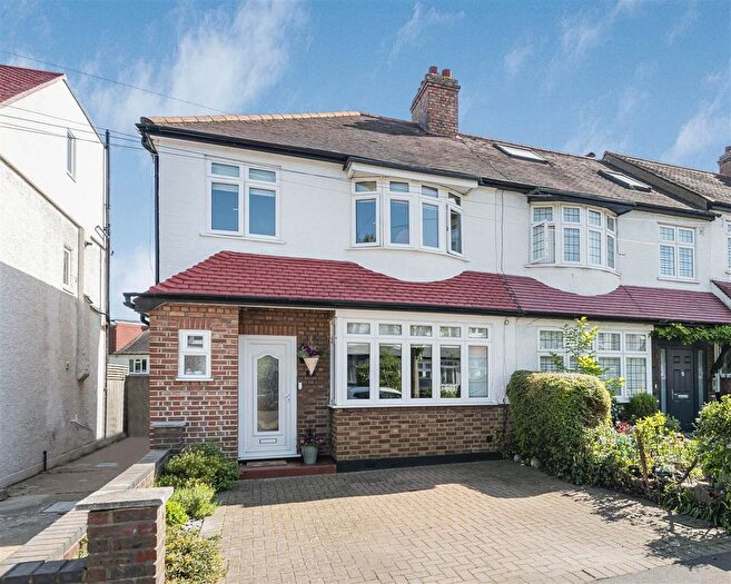 3 Bedroom End Of Terrace House For Sale In Lymescote Gardens, Sutton, SM1