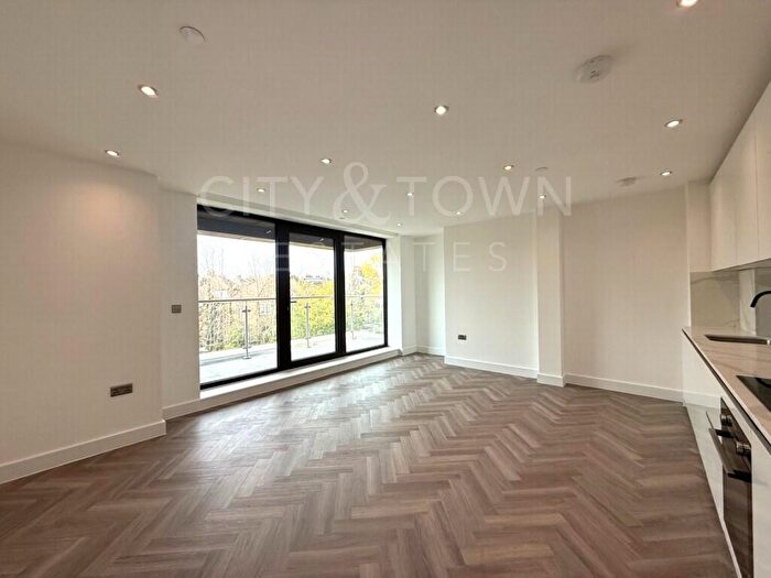 2 Bedroom Apartment To Rent In Larkshall Road, London, E4
