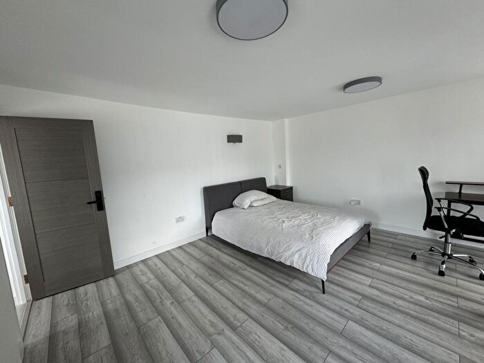 Flat To Rent In Harefields, Oxford, OX2