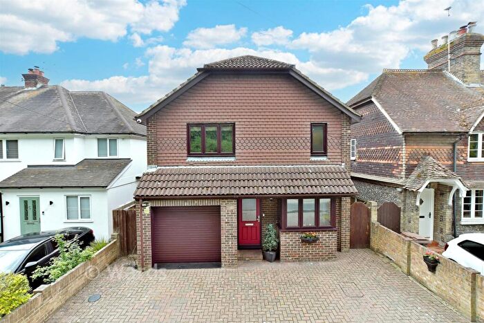 4 Bedroom Detached House For Sale In Capstone Road, Gillingham, Kent, ME7