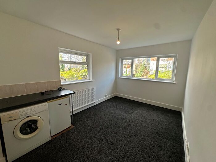 Studio To Rent In Manor Road, London, N16