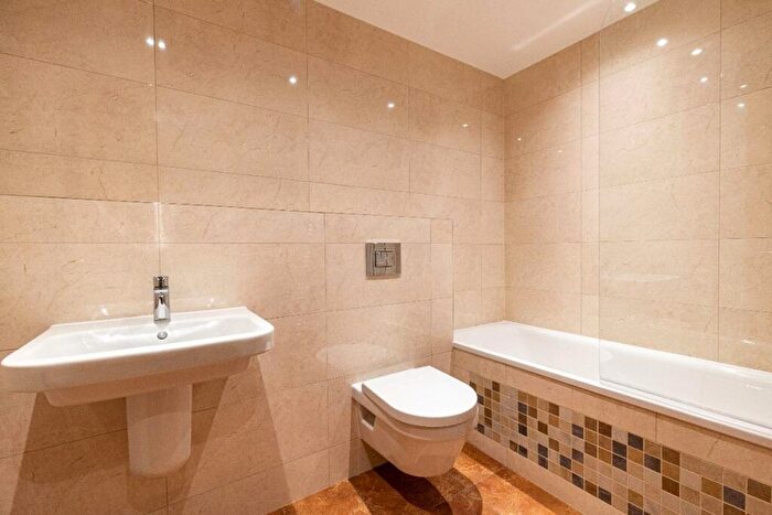 3 Bedroom Flat To Rent In Long Line, Sheffield, S17