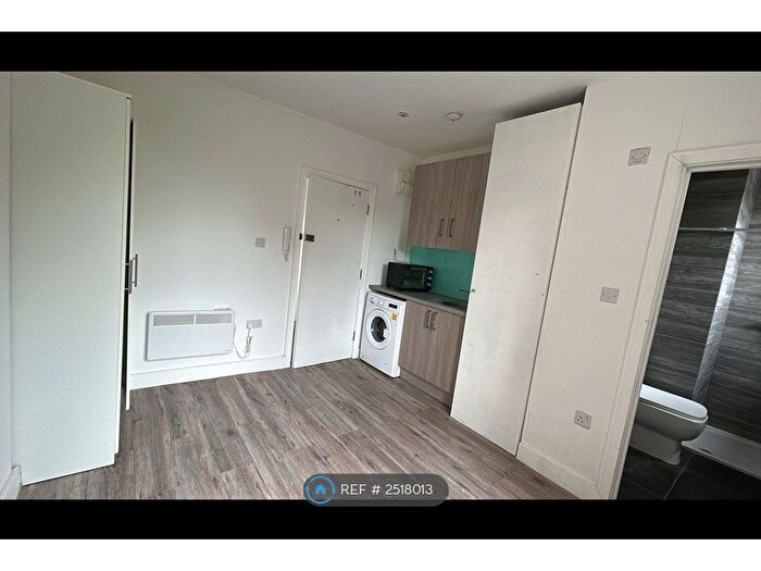 Studio To Rent In Regents Park Road, London, N3