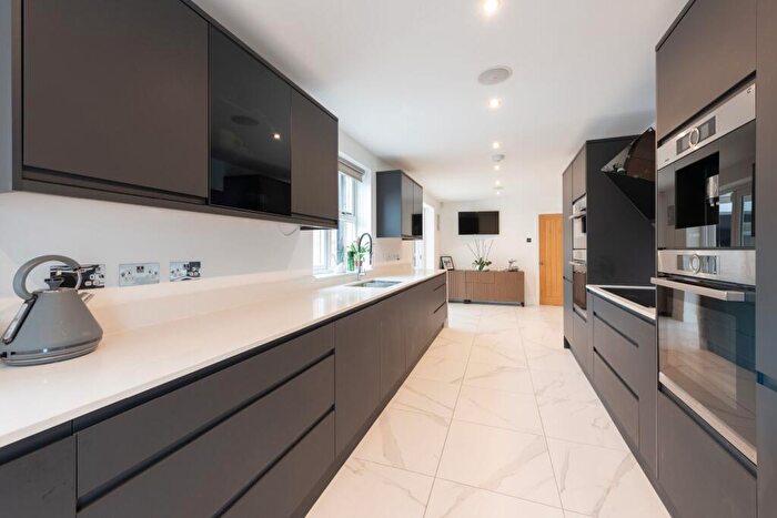 5 Bedroom Detached House To Rent In Wyldwood Close, CM17