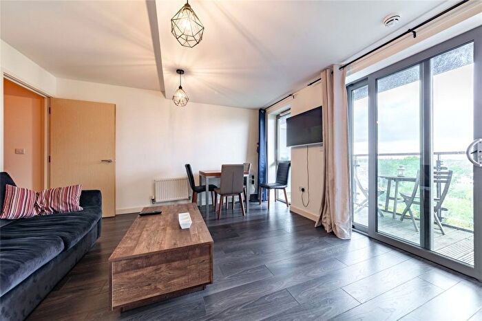 1 Bedroom Flat To Rent In Streatham Place, Streatham, SW2