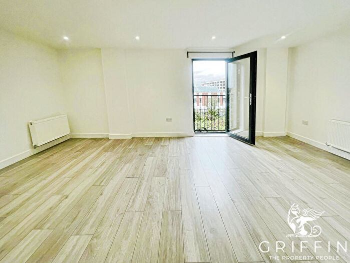 1 Bedroom Flat To Rent In Pullman Square, Grays, RM17