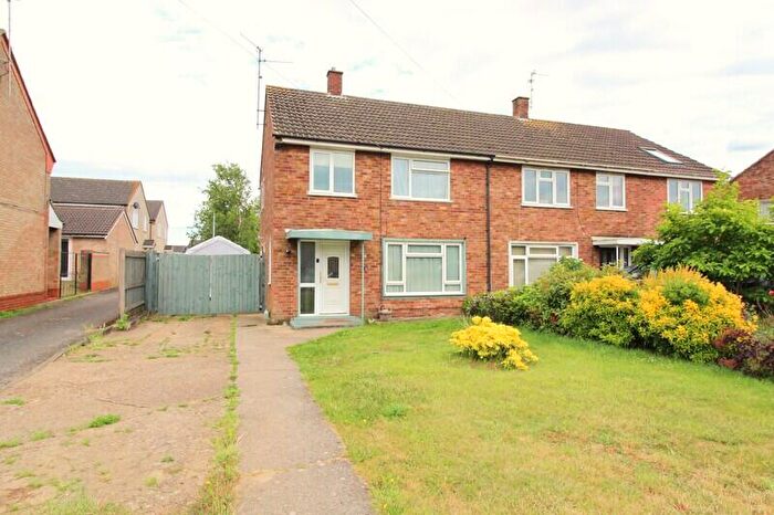 3 Bedroom Semi-Detached House For Sale In Hawthorne Drive, Whittlesey, Cambs, PE7