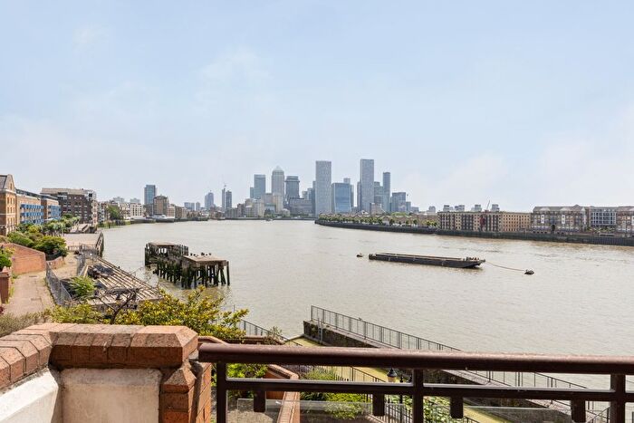 2 Bedroom Flat To Rent In The Highway, London, E1W