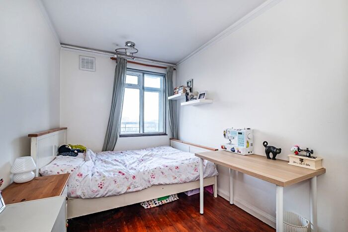 3 Bedroom Flat To Rent In Keswick Road, London, SW15