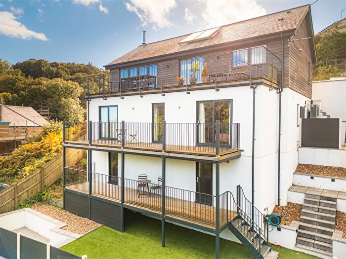4 Bedroom Detached House For Sale In Seaton Beach, PL11