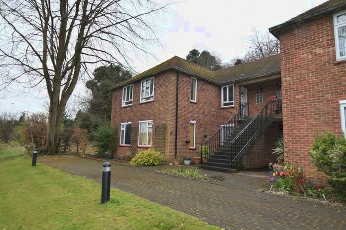 3 Bedroom Maisonette To Rent In Higher Drive, Purley, Surrey, CR8