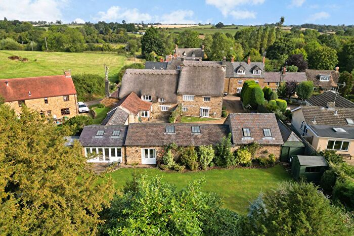 6 Bedroom Detached House For Sale In Silver Street, Chacombe, OX17