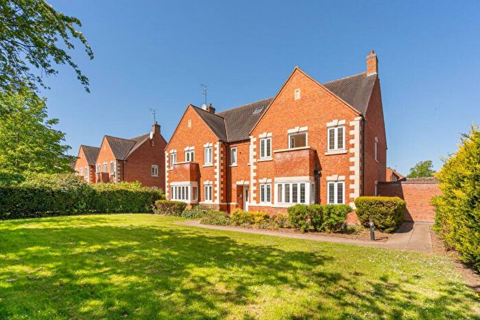 2 Bedroom Apartment For Sale In Coopers Close, Stratford Upon Avon, CV37
