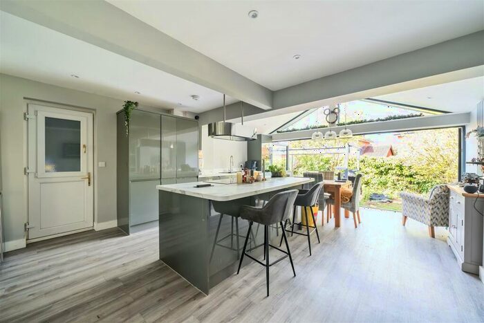 3 Bedroom Detached House For Sale In Bishops Road, Abbeymead, GL4