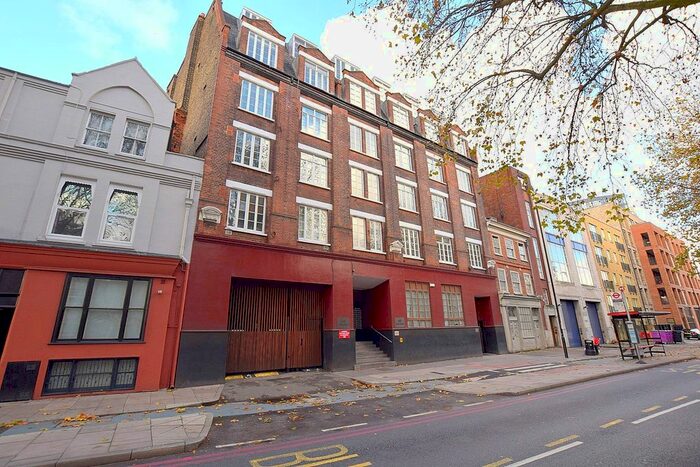 3 Bedroom Flat To Rent In Bow Road, Bow E3