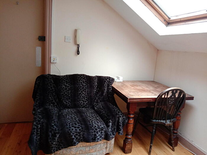 2 Bedroom House To Rent In Hathersage Road, Manchester, M13