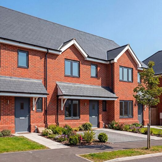 2 Bedroom Terraced House For Sale In Place Road, Cowes, PO31