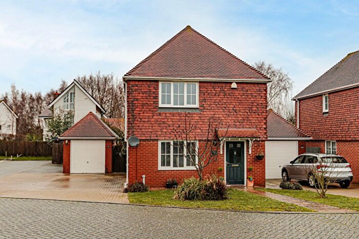 3 Bedroom Detached House For Sale In Haze Wood Close, Selling, ME13