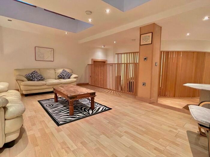 1 Bedroom Flat To Rent In The Parade, Cowes, PO31