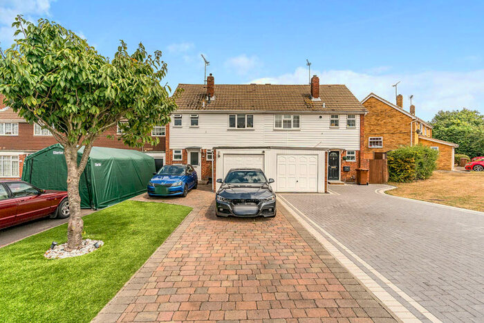 3 Bedroom Terraced House To Rent In Oastview, Rainham, Gillingham, Kent, ME8