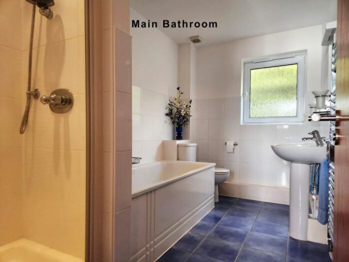 3 Bedroom Flat For Sale In Compass South, Ilsham Marine Drive, Torquay, TQ1