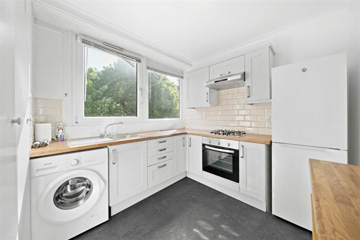2 Bedroom Maisonette To Rent In Moody Street, London, E1