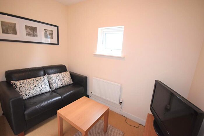 6 Bedroom House To Rent In Bartholomews Square, Bristol, BS7