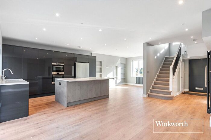 6 Bedroom Semi-Detached House To Rent In Tillingbourne Gardens, Finchley, London, N3