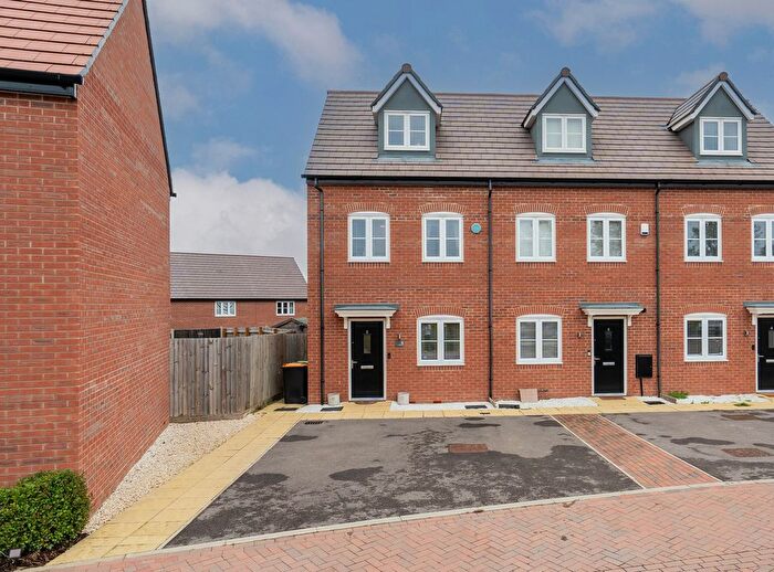 3 Bedroom End Terrace House For Sale In Pintail Circle, Biddenham, MK40